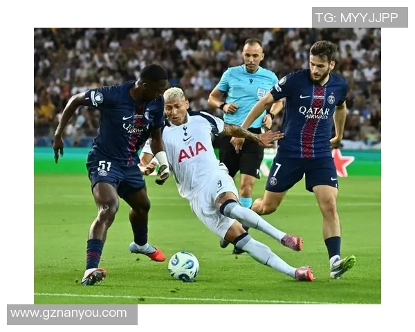 足球巨星风采尽览 足球球员经典瞬间与精彩表现汇总