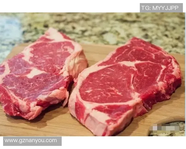 足球明星挑战极限饮食：勇吃章鱼展现独特勇气与挑战精神