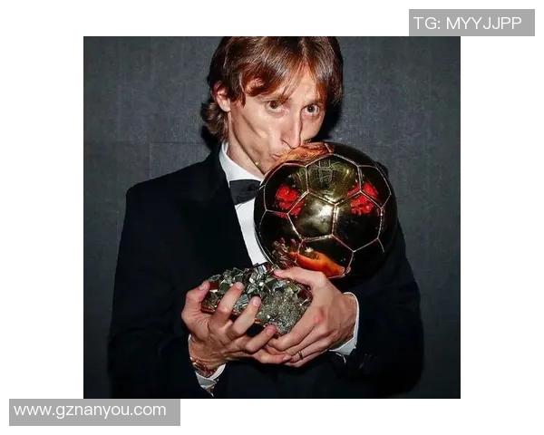 足球明星莫德里奇的传奇经历与球场魅力解析