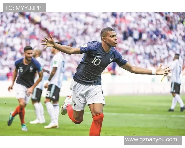 足球球星凭借过人技艺一战成名震惊足坛开启辉煌生涯 足球球星凭借过人技艺一战成名震惊足坛开启辉煌生涯